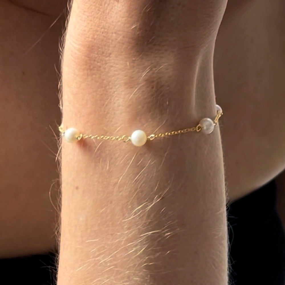 GOLD FIVE FRESHWATER PEARL BRACELET