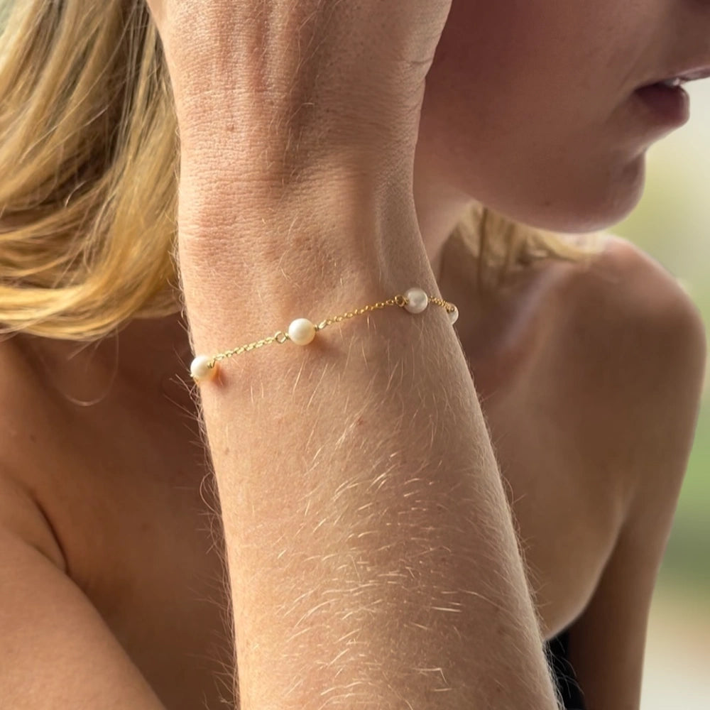 GOLD FIVE FRESHWATER PEARL BRACELET