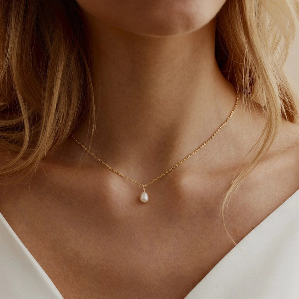 GOLD SINGLE FRESHWATER PEARL NECKLACE